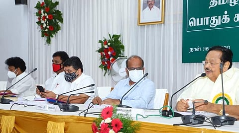 திருச்சி மாவட்ட ஆட்சியர் அலுவலகத்தில் அனைத்துத் துறை அலுவலர்களுடனான ஆய்வுக் கூட்டம்.