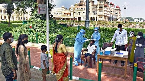 டிசம்பர் 17 தமிழக நிலவரம்: மாவட்ட வாரியாக கரோனா தொற்று உள்ளவர்களின் பட்டியல்