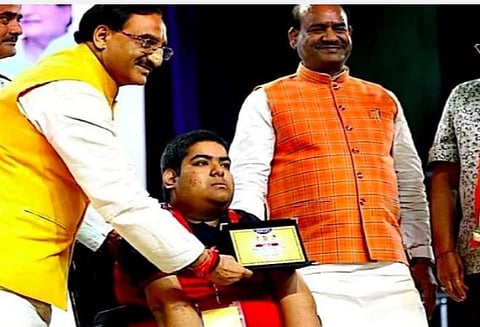 90% மாற்றுத்திறன்; 20 அறுவை சிகிச்சைகள்: வாய் மூலம் தேர்வெழுதி ஜேஇஇ தேர்வில் வென்ற 21 வயது மாணவர் 