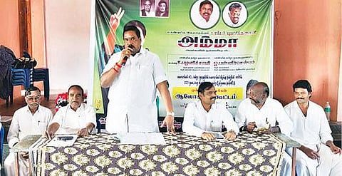 காப்பலூரில் நடைபெற்ற கூட்டத்தில் பேசும் அதிமுக எம்எல்ஏ பன்னீர்செல்வம்.