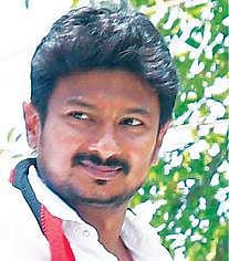 அதிமுகவினர் பணம் கொடுத்து வெற்றி பெற நினைக்கின்றனர்: சிதம்பரத்தில் உதயநிதி குற்றச்சாட்டு