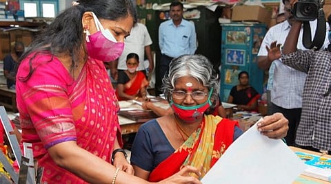 சிவகாசி பட்டாசு தொழிலாளர்கள் பிரச்சினைக்கு திமுக ஆட்சியில் நிரந்தரத் தீர்வு: கனிமொழி எம்.பி. உறுதி