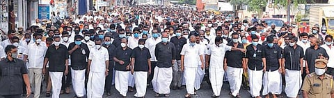 திருப்பூர் மாநகர், மாவட்ட அதிமுக சார்பில் எம்ஜிஆர் நினைவு தின அமைதி ஊர்வலம்