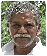 திருநெல்வேலியில், உடல்நலக் குறைவால் காலமான பண்பாட்டு ஆய்வாளர் தொ.பரமசிவன் உடலுக்கு, தமிழக அரசு சார்பில் அமைச்சர் வி.எம்.ராஜலெட்சுமி, மாவட்ட ஆட்சியர் பா.விஷ்ணு உட்பட ஏராளமானோர் நேற்று அஞ்சலி செலுத்தினர்.