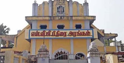 திண்டுக்கல்லில் கடந்த 71 ஆண்டுகளாக இயங்கி வந்த என்.வி.ஜி.பி தியேட்டரின் முகப்பு தோற்றம்