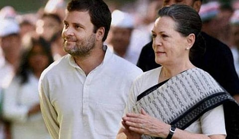 காங்கிரஸ் எம்.பி. ராகுல் காந்தி, தலைவர் சோனியா காந்தி : கோப்புப்படம்