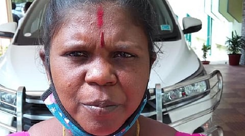 பணி செய்யவிடாமல் தடுத்து தரையில் அமர வைக்கின்றார்: விருதுநகர் அருகே ஊராட்சி பெண் தலைவர் குற்றச்சாட்டு