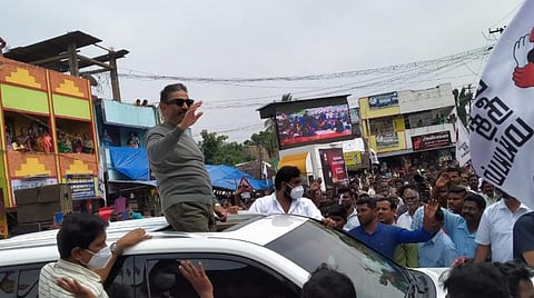 புதுக்கோட்டை மாவட்டம் திருமயம் கடை வீதியில் பேசுகிறார் மக்கள் நீதி மய்யத்தின் தலைவர் கமல்ஹாசன்.