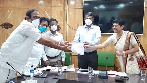 வாக்காளர் பட்டியலில் குளறுபடி: விருதுநகர் மாவட்ட ஆட்சியரிடம் திமுக எம்எல்ஏ.,க்கள் குற்றச்சாட்டு