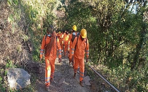 நாகாலாந்திலிருந்து மணிப்பூர் மாநிலத்திற்குப் பரவிய காட்டுத்தீ:பேரிடர் மீட்புப் படை குழுக்கள் விரைந்தன