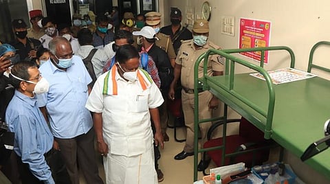 புதுச்சேரி அரசு பொது மருத்துவமனையில் நடைபெற்ற கரோனா தடுப்பூசி ஒத்திகையை முதல்வர் நாராயணசாமி பார்வையிட்டு ஆய்வு செய்தார்.