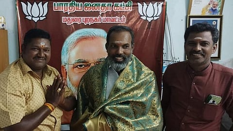 கட்சி தொடங்காததால் ஏமாற்றம்: பாஜகவில் இணைந்த மதுரை ரஜினி ரசிகர்கள்