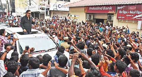 சேலம் அழகாபுரம் பகுதியில் கூடியிருந்த மக்கள் மத்தியில் பேசிய மக்கள் நீதி மய்யம் கட்சி தலைவர் கமல்ஹாசன்.                                                 படம்:எஸ்.குரு பிரசாத்