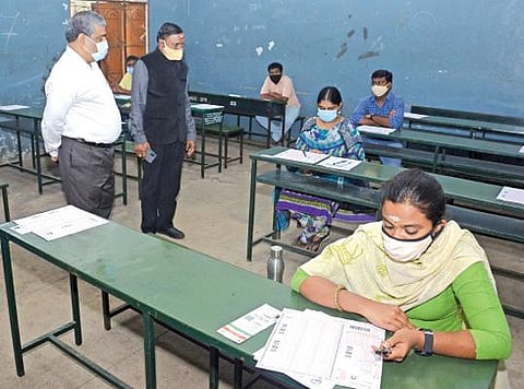 கோவை,  திருப்பூர், நீலகிரி மாவட்டங்களில் டிஎன்பிஎஸ்சி குரூப்-1 தேர்வில் 7,561 பேர் பங்கேற்பு