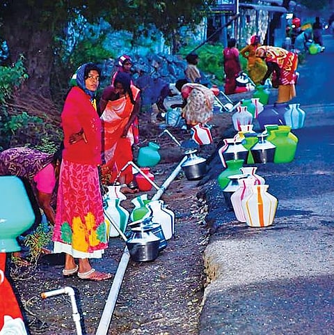 தரமற்ற முறையில்  குழாய் அமைப்பால் சிக்கல் நடப்பாண்டு குடிநீர் வரி செலுத்தமாட்டோம் எலவனாசூர்கோட்டை மக்கள் அறிவிப்பு