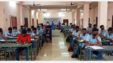 புதிய கல்வியாண்டில் பள்ளிகளைத் திறக்கலாம்: நாடு முழுவதும் 69% பெற்றோர்கள் விருப்பம்- ஆய்வில் தகவல்