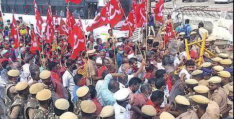 வேளாண் சட்டங்களை ரத்து செய்யக் கோரி மறியலுக்கு முயன்ற சிஐடியு அமைப்பினர் கைது