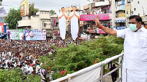 தேர்தல் பிரச்சாரத்தில் முதல்வர் பழனிசாமி.