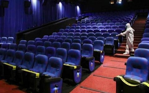 திரையரங்குகளில் 100% இருக்கை அனுமதி ரத்து; 50 சதவீதம் மட்டுமே; காட்சிகளை அதிகரித்துக் கொள்ளலாம்: தமிழக அரசு உத்தரவு