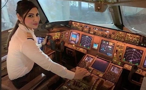 சான் பிரான்சிஸ்கோ-பெங்களூரு போக்குவரத்தின் முதல் நாளான இன்று விமானத்தை இயக்க உள்ள பெண் விமானி.