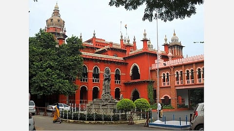 சுதந்திரப்போராட்ட தியாகி தொடர்ந்த நீதிமன்ற அவமதிப்பு வழக்கு: மத்திய மாநில அரசுகளுக்கு உயர் நீதிமன்றம் நோட்டீஸ்