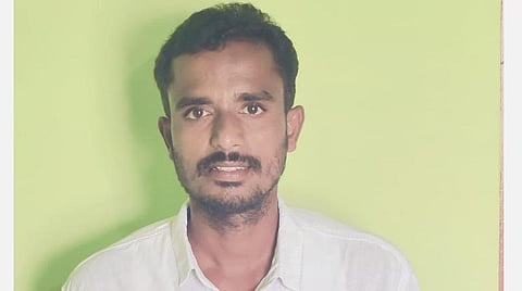 ஊராட்சித் தலைவர் சேவற்கொடியோன்.