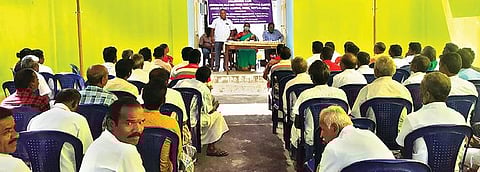 பனை தொழிலாளர்களுக்கான சிறப்பு பயிற்சி முகாமில் பங்கேற்றவர்கள்.