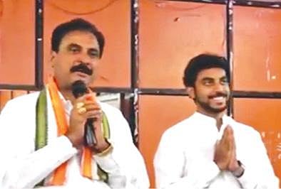 ஆதரவாளர்கள் மத்தியில் தனது மகனை அறிமுகப்படுத்தும் காங்கிரஸ் எம்எல்ஏ ஜான்குமார்.