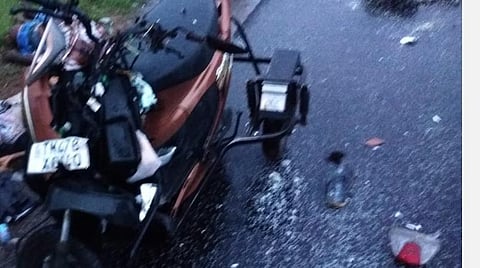 அரவக்குறிச்சி; இரு சக்கர வாகனங்கள் நேருக்கு நேர் மோதல்: இளைஞர், தம்பதி உயிரிழப்பு