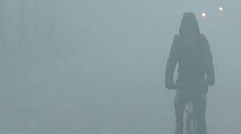 டெல்லி, உ.பி., ஹரியாணா, பஞ்சாப் உள்ளிட்ட வட மாநிலங்களில் கடும் குளிருடன் மூடுபனி: அடுத்த மூன்று நாட்களுக்கு நீடிக்கும் வாய்ப்பு 