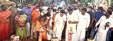 ஆவடி அருகே கோணாம்பேடு கிராமத்தில்  நேற்று முன்தினம் நடந்த சமத்துவ பொங்கல் விழாவில், திமுக தலைவர் மு.க.ஸ்டாலின்  சிறப்பு விருந்தினராக பங்கேற்று, பொங்கல் வைத்து விழாவை சிறப்பித்தார்.