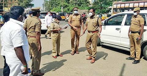 முதல்வர் பழனிசாமியின் வருகையை முன்னிட்டு செங்கல்பட்டில் பாதுகாப்பு ஏற்பாடுகள் குறித்து காவல்துறை  அதிகாரிகள் ஆய்வு மேற்கொண்டனர்.