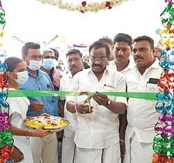 திட்டக்குடி அருகே உள்ள கீழக்கல்பூண்டி கிராமத்தில் மினி கிளினிக் திறப்பு விழா நடைபெற்றது.