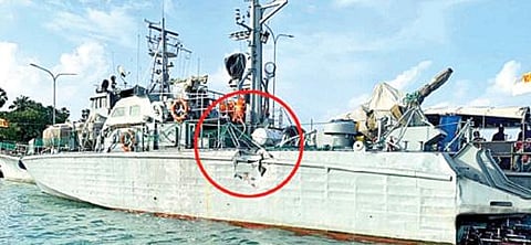 தமிழக மீனவர்களின் விசைப் படகுடன் நிகழ்ந்த மோதலில் சேதமடைந்ததாக கூறப்படும் இலங்கை கடற்படையின் ரோந்துப் படகு.