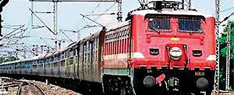 மத்திய பட்ஜெட்டில் கிழக்கு கடற்கரை ரயில் பாதை திட்டம் இடம் பெறுமா என்ற எதிர்பார்ப்பு பயணிகள் மத்தியில் எழுந்துள்ளது