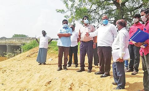 மலட்டாறில் பொதுப்பணித்துறை தலைமை பொறியாளர் அசோகன் ஆய்வு மேற் கொண்டார்.