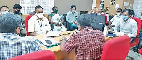 காங்கயத்தில் உண்ணாவிரதம் மேற்கொள்ளும் விவசாயிகளின் கோரிக்கையை ஏற்க வலியுறுத்தல்