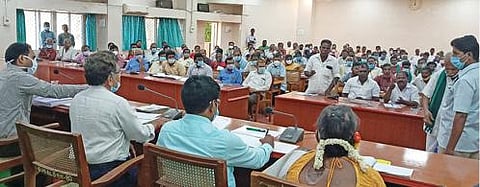 சிவகங்கை மாவட்ட ஆட்சியர் அலுவலகத்தில் ஆட்சியர் பி.மதுசூதன் ரெட்டி தலைமையில் நடைபெற்ற விவசாயிகள் குறைதீர் கூட்டம்.