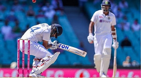 சிட்னி டெஸ்ட்டில் அஸ்வின், விஹாரி பேட் செய்த காட்சி: படம் உதவி | ட்விட்டர்.