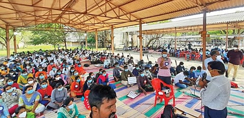 சிதம்பரம் ராஜா முத்தையா மருத்துவக்கல்லூரி மாணவர்கள் நடத்தும் போராட்டத்தை ஆதரித்து  தமிழ்நாடு அரசு மருத்துவர்கள் சங்க மாநில துணைத் தலைவர் புலிகேசி பேசினார்.