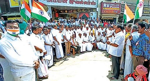 வேளாண் சட்டங்களை ரத்து செய்ய வலியுறுத்தி திருப்பூர், உடுமலையில் விவசாயிகள் வாகன பேரணி