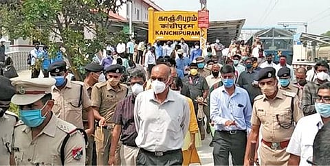 காஞ்சிபுரம் ரயில் நிலையத்தில் தென்னக ரயில்வே பொது மேலாளர் ஜான் தாமஸ் ஆய்வு  மேற்கொண்டார்.