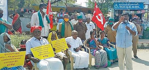 உண்ணாவிரதப் போராட்டத்தில் ஈடுபட்ட  தூய்மைப் பணியாளர்கள் கைது