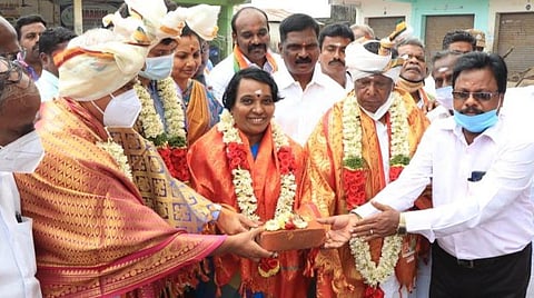 பூமி பூஜை விழாவில் பங்கேற்ற புதுச்சேரி முதல்வர் நாராயணசாமி உள்ளிட்டோர்.