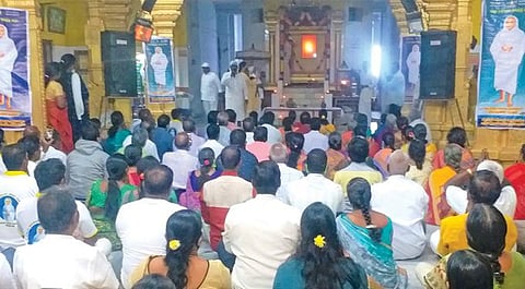 விழுப்புரம் வள்ளலார் அருள் மாளிகையில் ஜோதி தரிசன விழா நடைபெற்றது.