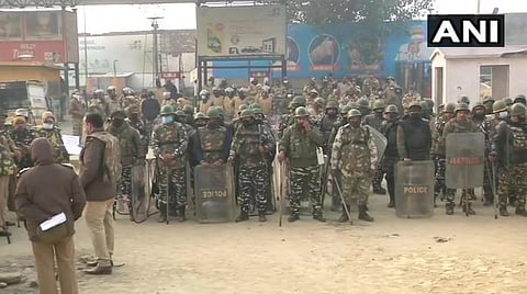 டெல்லி திக்ரி எல்லையில் போலீஸார், துணை ராணுவத்தினர் குவிக்கப்பட்டுள்ள காட்சி : படம் ஏஎன்ஐ