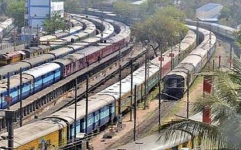 பயணிகள், சரக்கு போக்குவரத்தில் மதுரை ரயில்வே கோட்டம் சாதனை: கோட்ட மேலாளர் தகவல்