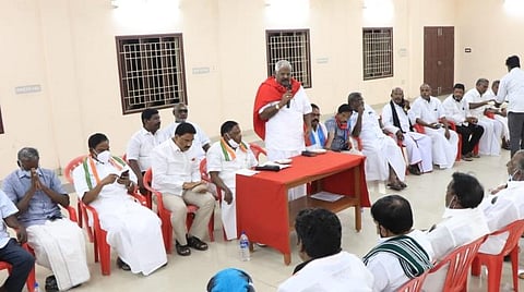 கிரண்பேடியைத் திரும்பப் பெறக்கோரி புதுவையில் பிப்.16-ம் தேதி பந்த்: காங்கிரஸ் கூட்டணிக் கூட்டத்தைப் புறக்கணித்த திமுக