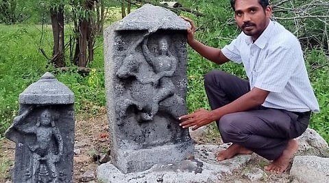 விருதுநகர் அருகே கி.பி.16-ம் நூற்றாண்டைச் சேர்ந்த குதிரைவீரன், போர்வீரன் நடுகற்கள் கண்டுபிடிப்பு