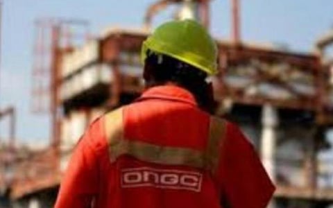 கீழக்கரை அருகே செயல்படும் எரிவாயு சேகரிப்பு நிலையத்தை அகற்றக்கோரி வழக்கு: ராமநாதபுரம் ஆட்சியர் பதிலளிக்க உத்தரவு